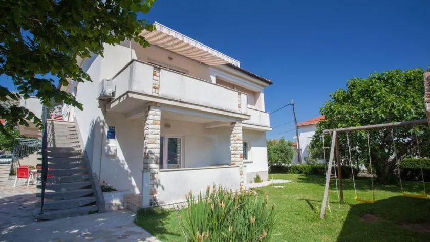 Pleasant flat with barbeque & terrace | Close to the beach - Image 1