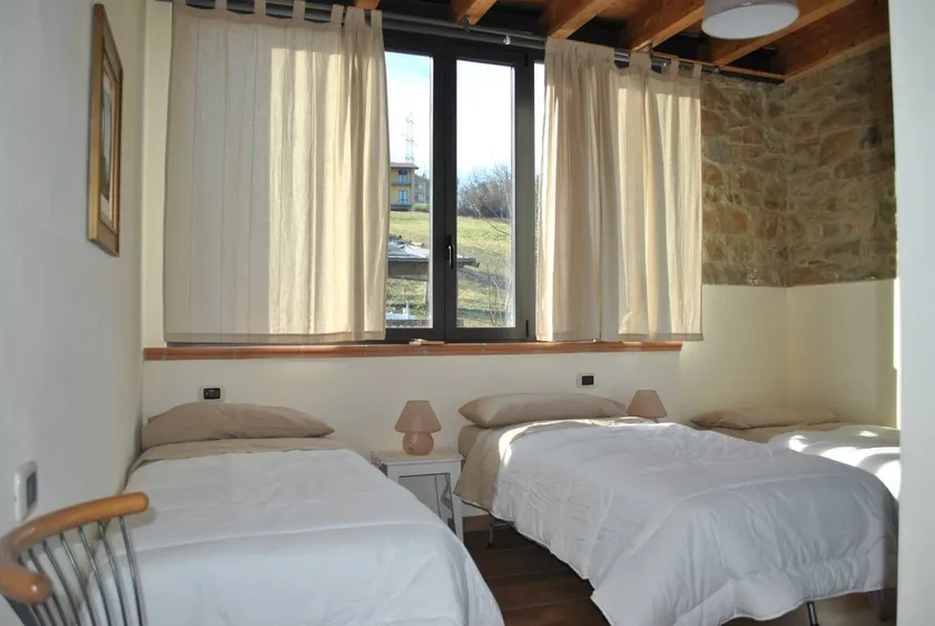 Petrarosa Del Montale: Tripla vista giardino - Image 1