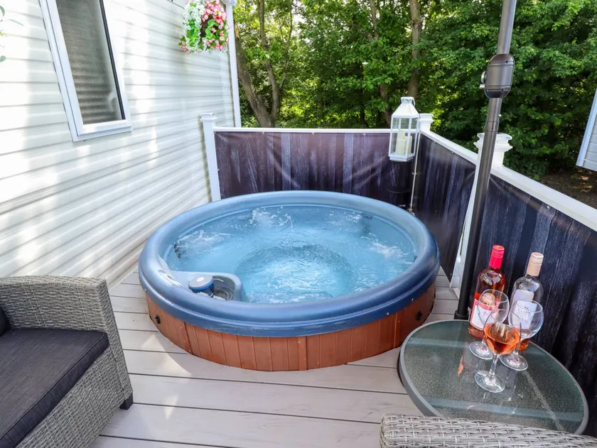 Child-friendly wonderful cottage with jacuzzi & garden | Pets are welcome - Image 1