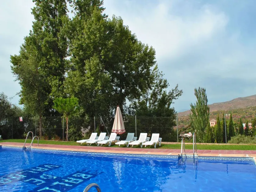 Apartment with barbecue, pool & garden - Image 1