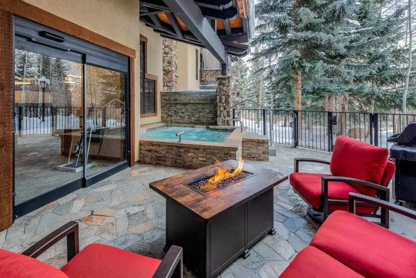 Maison avec jacuzzi et piscine chauffée - Image 1