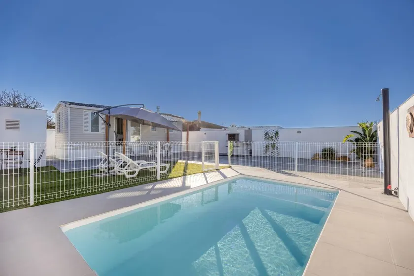 House with pool & terrace - Image 1