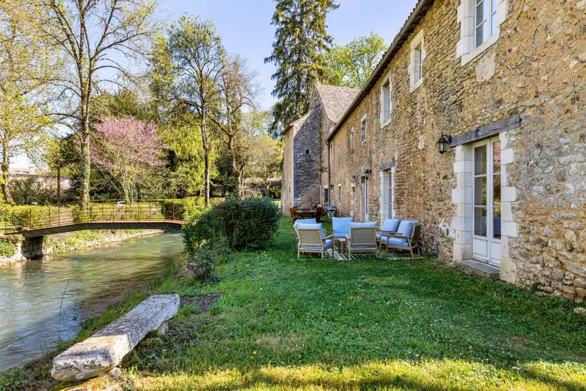 Cercigny Cottage with Private Terrace, Wi-Fi, and Air Conditioning - Image 1