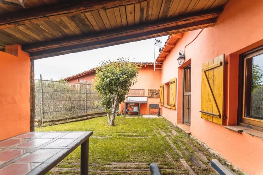 Country House 'La Casina' with Mountain Views and Private Garden - Image 1