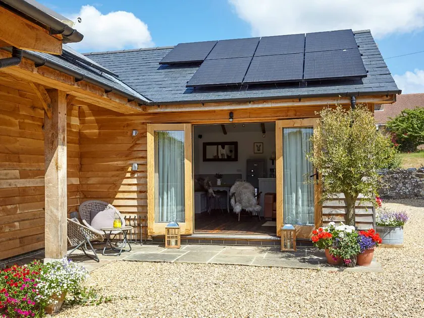 Cabin with garden | River view - Image 1