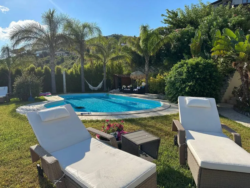 Villa „Infinity“ mit Pool, Meerblick, WLAN und Klimaanlage - Image 1