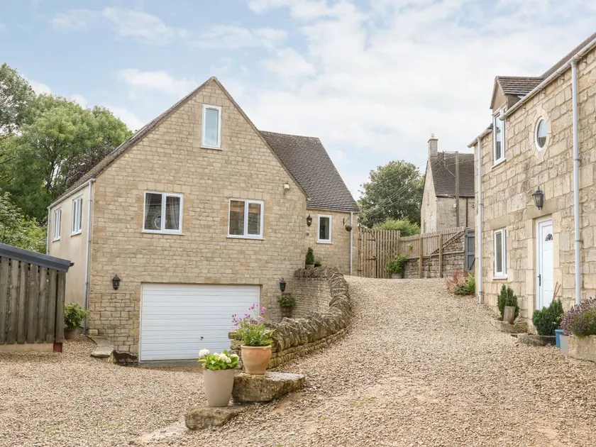 Child-friendly cottage with garden - Image 1