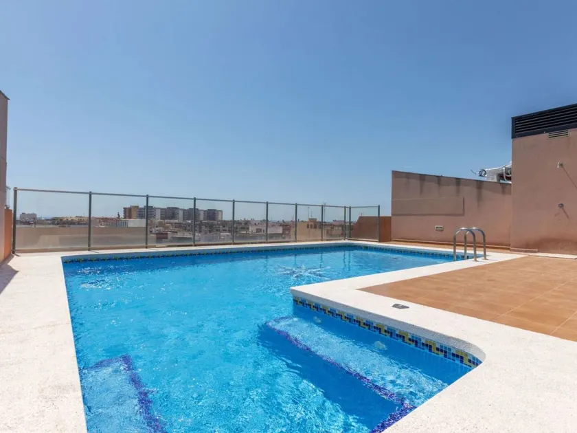 Fully equipped holiday apartment with pool - Image 1