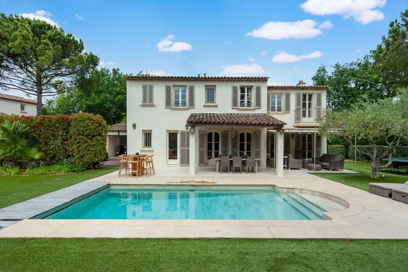 Charmerende Villa i et bevogtet ejendom, smukke privat pool - Image 1