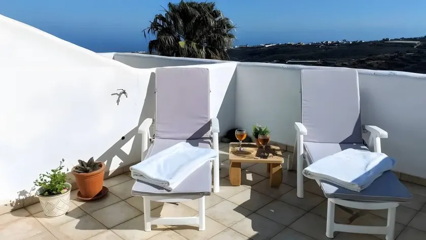 Appartamento con piscina, giardino e terrazza | Vista sul giardino - Image 1
