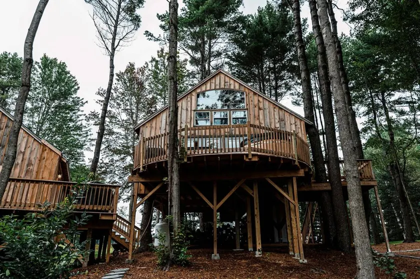 Unique Pet Friendly Treehouse with Hot Tub on the Edges of Belgrade Stream with Direct Access to Messalonskee Lake, Maine - Image 1