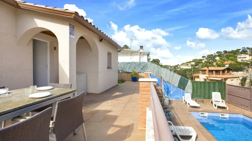 Villa avec piscine privée, terrasse et barbecue - Image 1