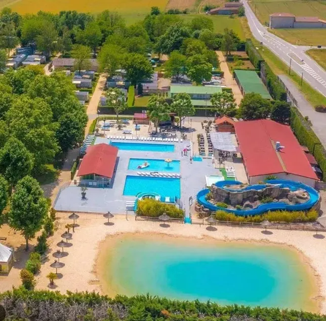 House with pool, BBQ & garden - Image 1