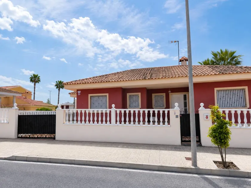 Holiday home with garden | City view - Image 1
