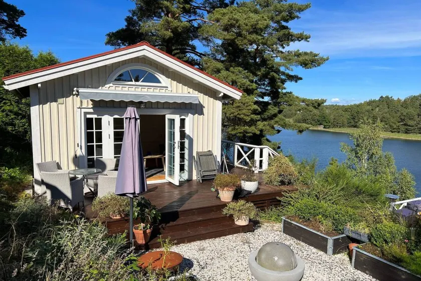 Holiday home with garden - Image 1