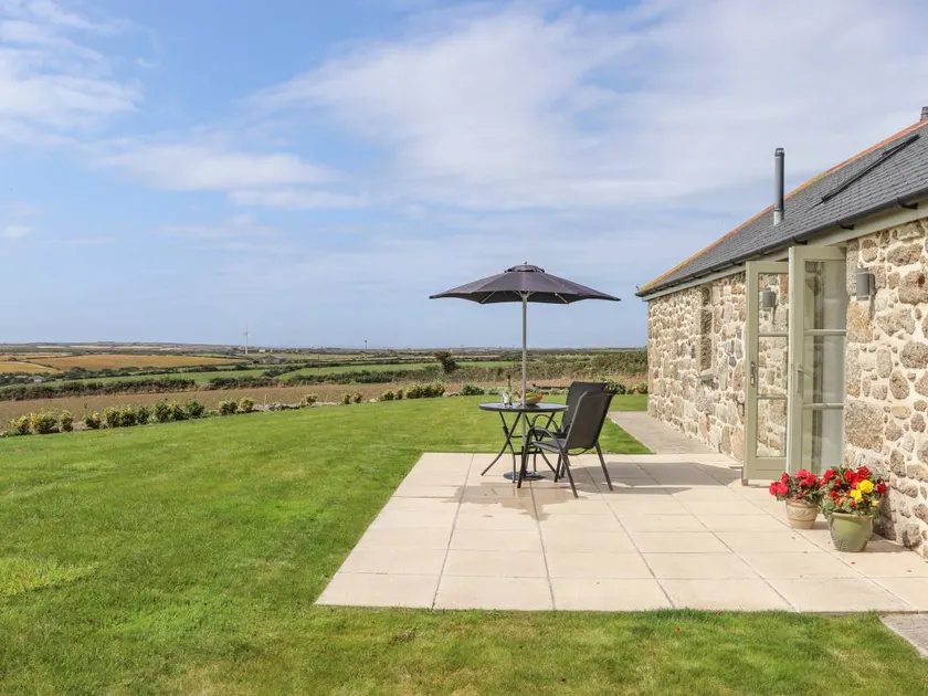 Cottage with garden - Image 1