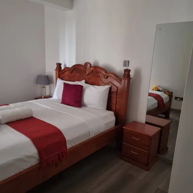 Family-friendly apartment with garden - Image 1