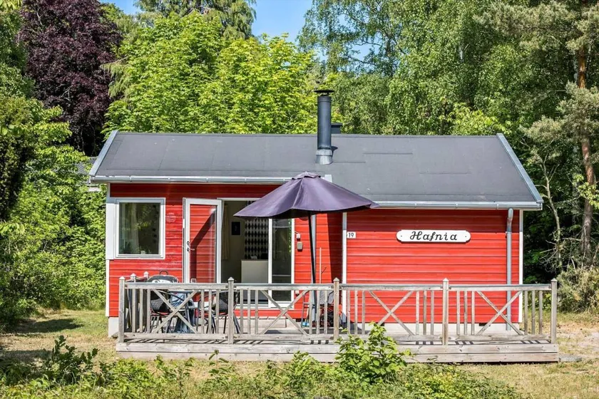 Holiday home with barbecue & terrace - Image 1