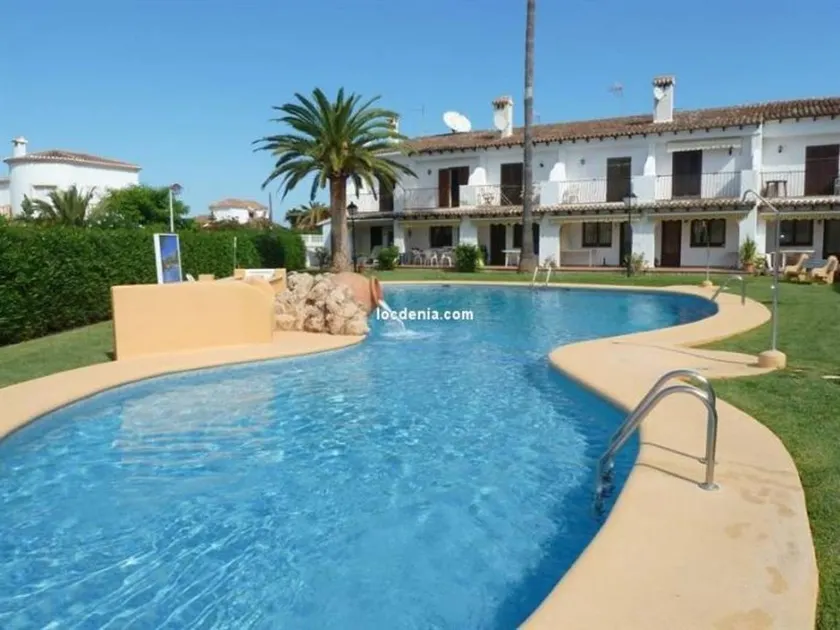 Wonderful house with garden & pool - Image 1