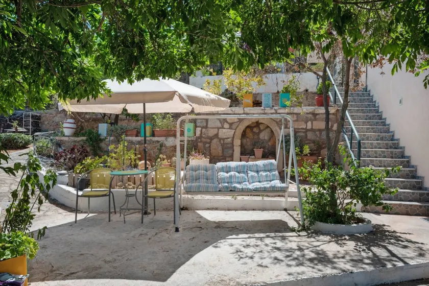 Apartment with terrace & garden | Mountain view - Image 1