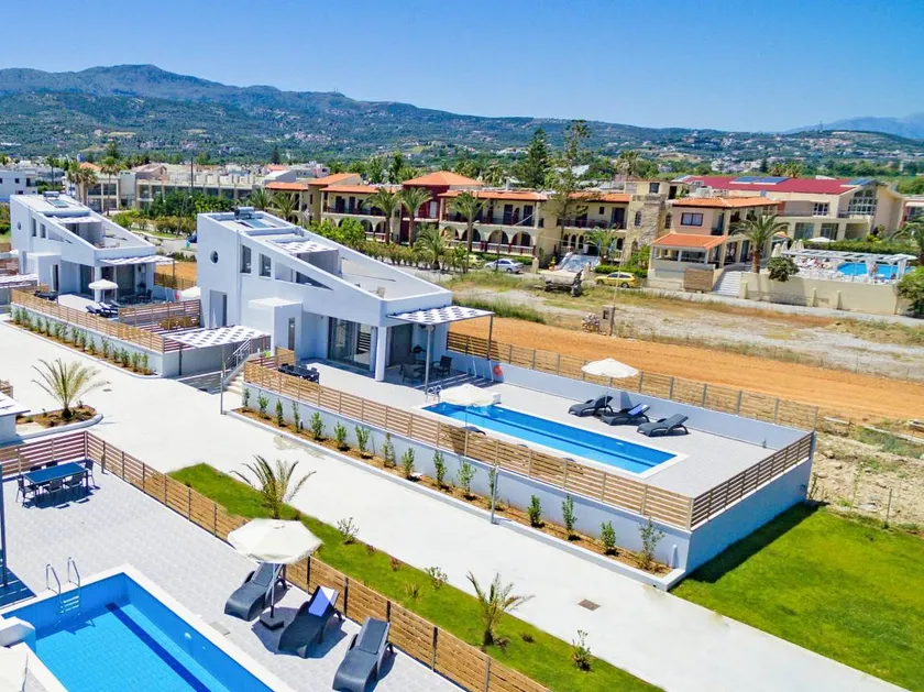 Villa with garden, terrace & private pool - Image 1