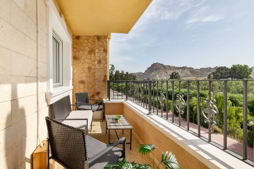 Appartement de vacances adapté aux familles avec terrasse | Vue jardin | Parfait pour le travail à distance - Image 1
