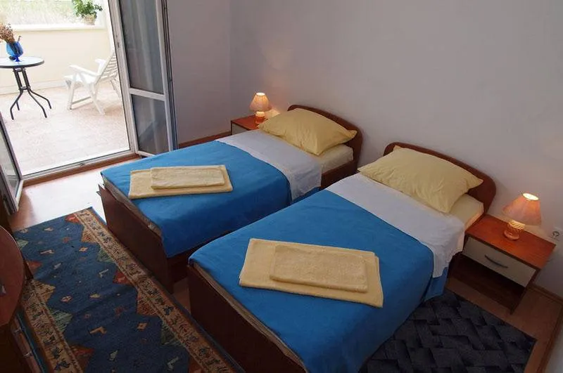 Holiday apartment with terrace & garden - Image 1