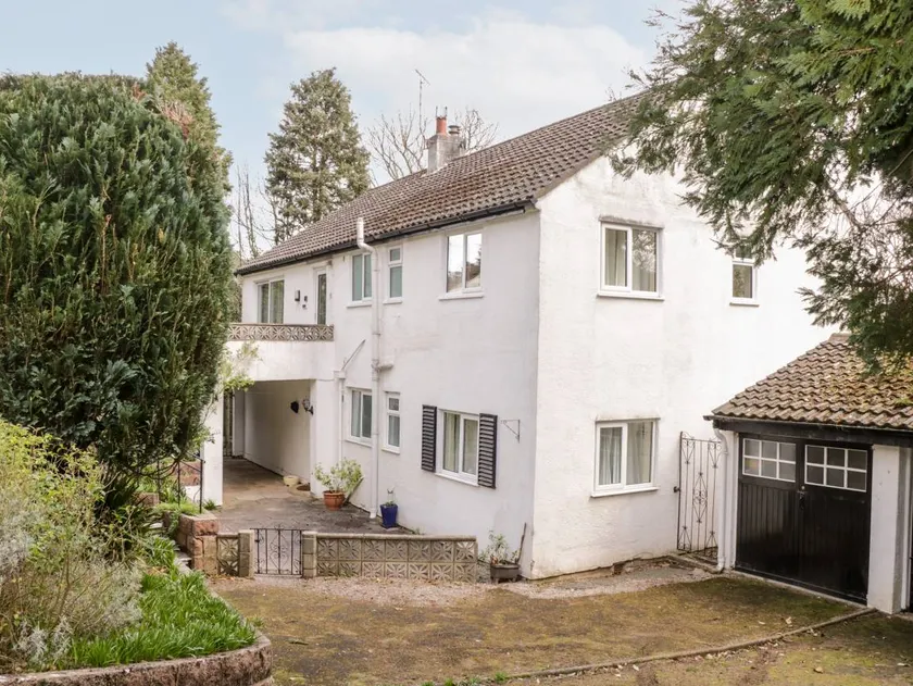 Child-friendly pleasant cottage with garden | Beach view | Dogs allowed - Image 1