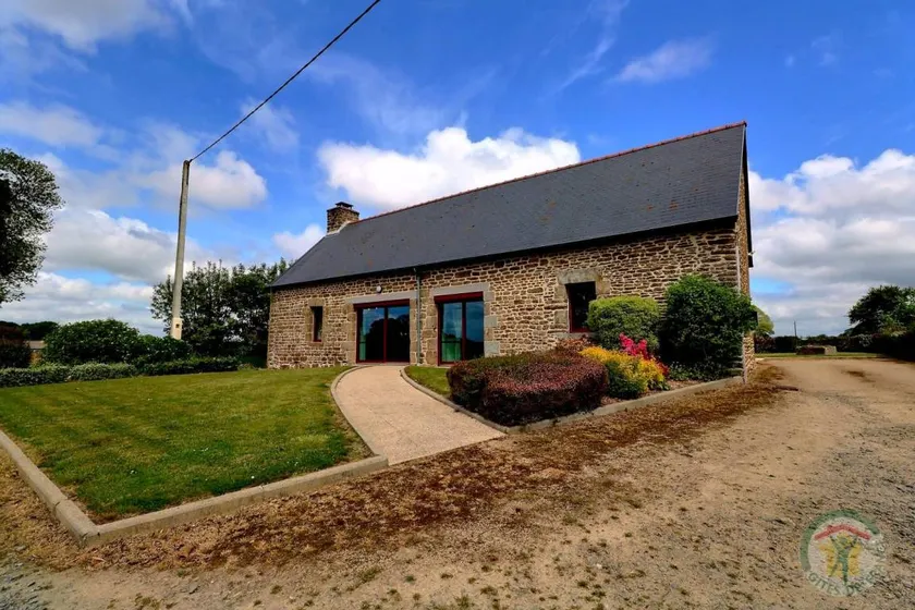 Lovely gite with terrace, BBQ & garden - Image 1