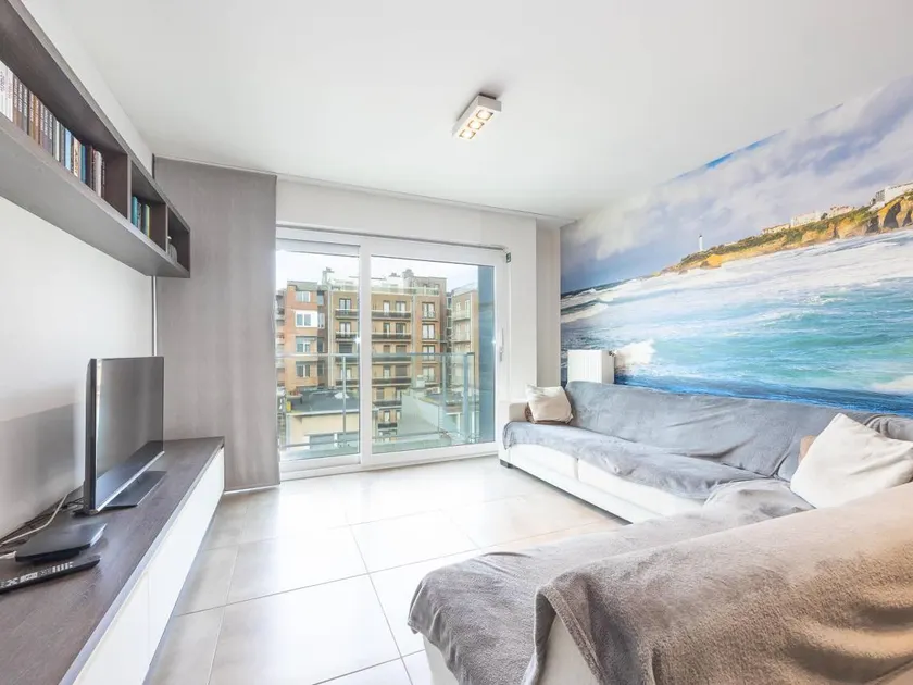 Flat with terrace - Image 1