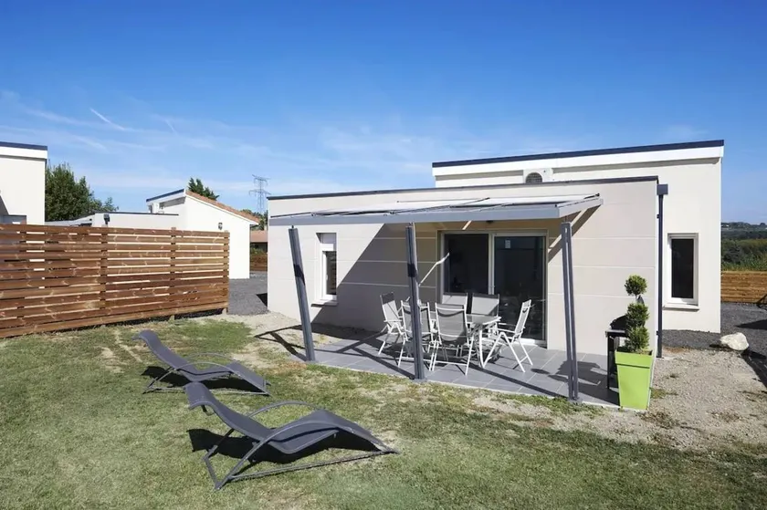 House with spa in Châteauneuf-de-Galaure, 40 m² - Image 1