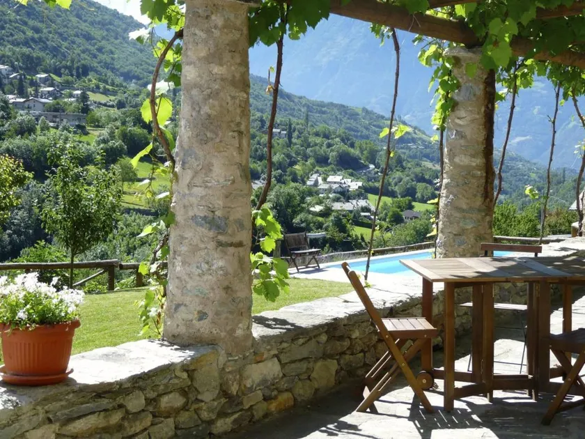 Holiday apartment with garden, BBQ & pool - Image 1