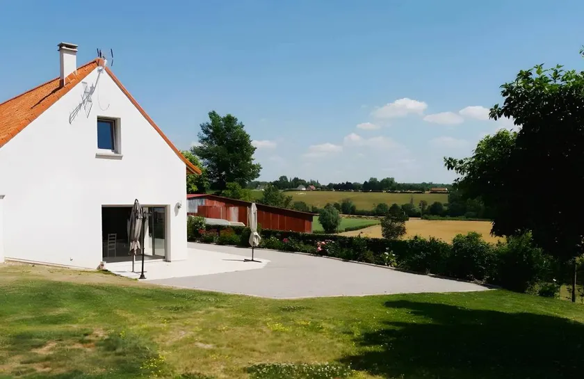 Cottage convivial et familial avec jardin, barbecue et terrasse | Vue jardin - Image 1