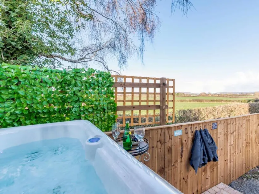 Atractiva casa rural con jardín y jacuzzi | Acepta mascotas - Image 1