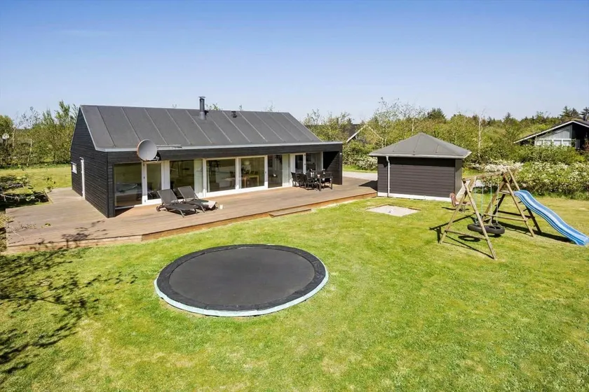 Holiday home with barbecue, hot tub & terrace - Image 1