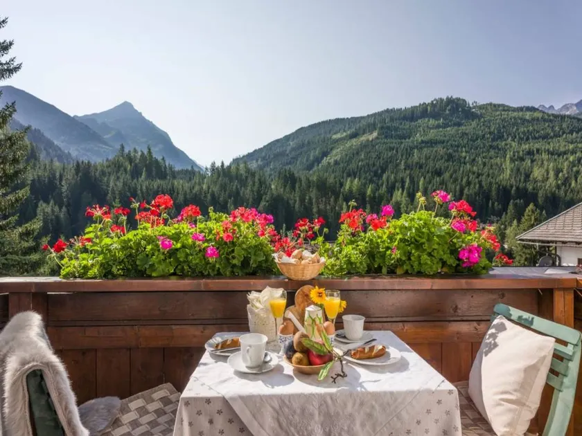Apartment with garden, terrace & sauna | Mountain view - Image 1