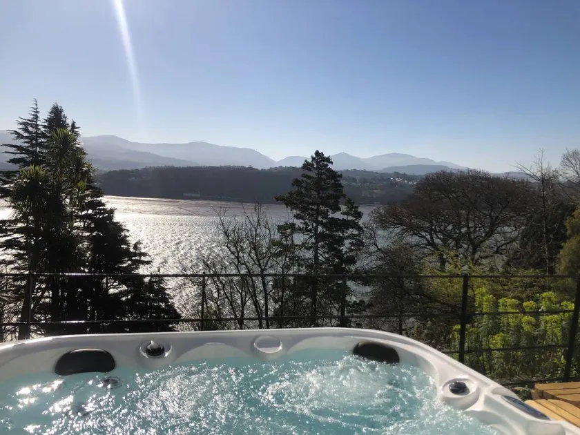 Child-friendly nice cottage with garden, hot tub & terrace | Beach view | Dogs allowed - Image 1