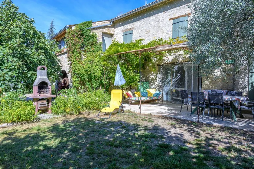 "La Glycine" Apartment with Mountain View, Wi-Fi, and Air Conditioning - Image 1