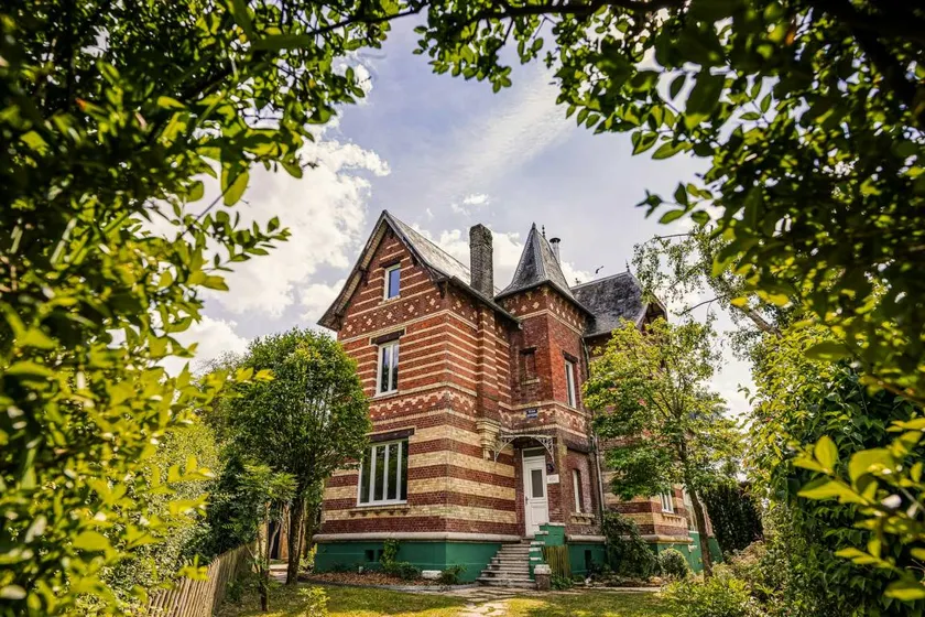 Holiday home with terrace, barbecue & garden - Image 1