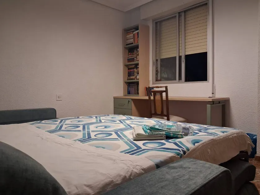 Private and quiet room in the heart of Elche - Image 1