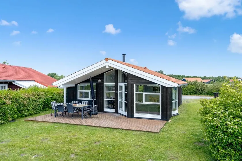 Holiday home with sauna, hot tub & terrace - Image 1