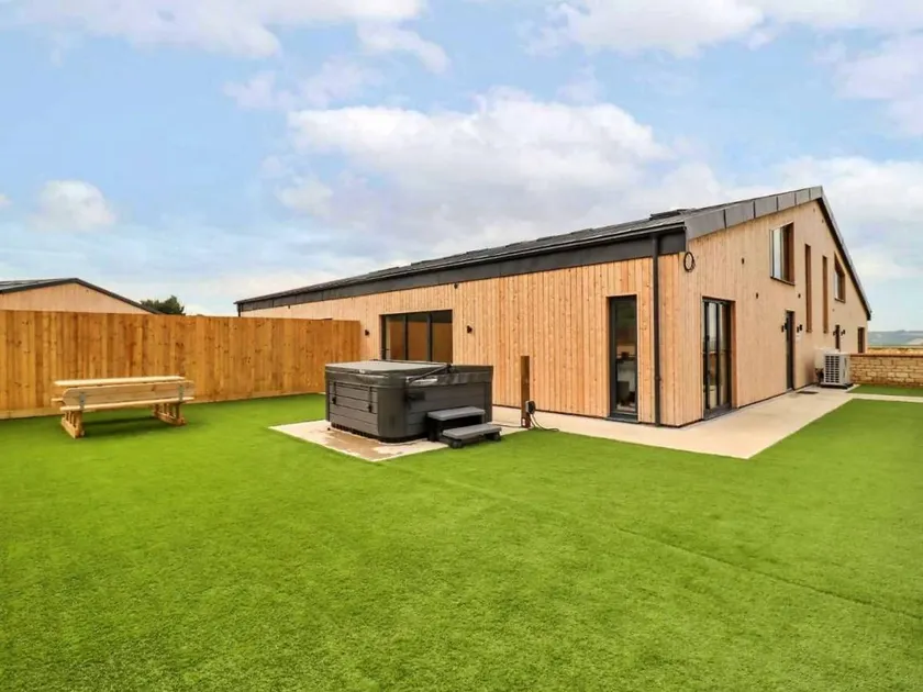 Ferienhaus mit Whirlpool und Garten - Image 1