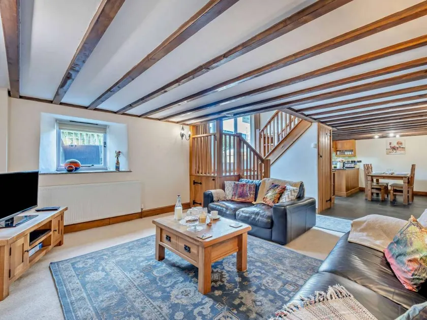 Fully equipped pleasant cottage with terrace, barbeque & jacuzzi | Pets allowed - Image 1