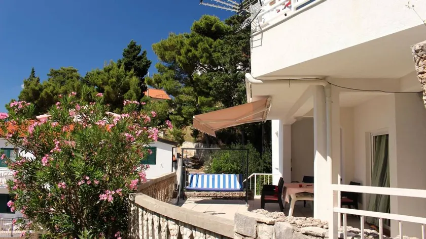 Charming holiday apartment with terrace & barbecue | Sea view | Close to the beach | Pets allowed - Image 1