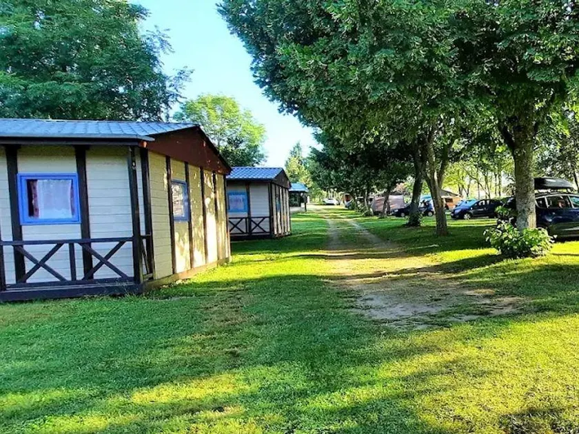 Schöner Bungalow mit beheiztem Pool und Terrasse | Haustiere erlaubt - Image 1