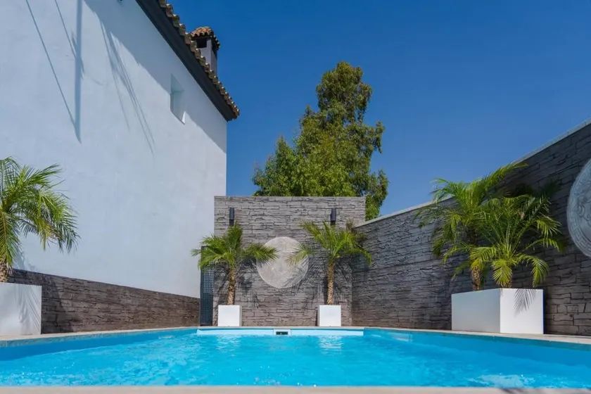 Spacious apartment with terrace, garden & private pool | Mountain view | Suitable for remote work - Image 1