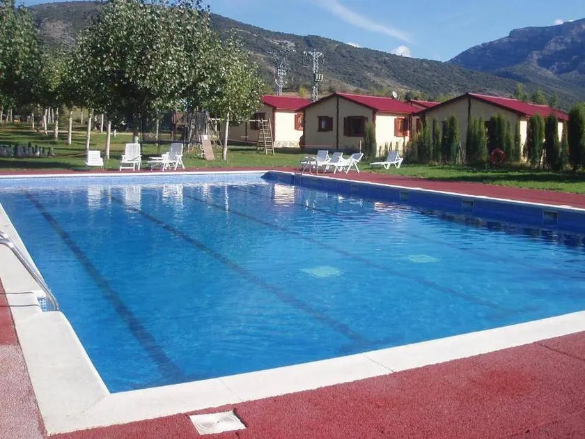 Chalet with pool & terrace - Image 1