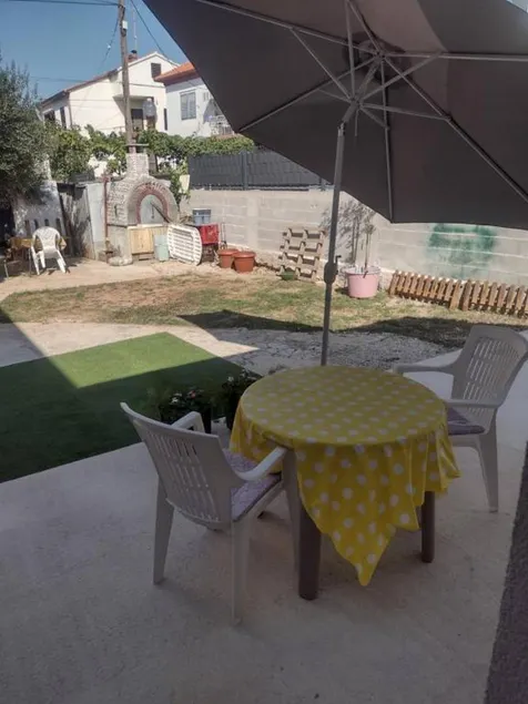 Holiday apartment with terrace, garden & BBQ - Image 1