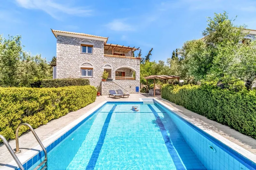 Villa con terrazza, piscina privata e griglia - Image 1