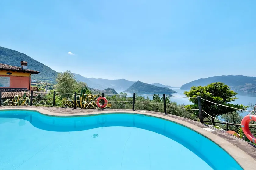 Private room with pool & garden | Mountain view - Image 1